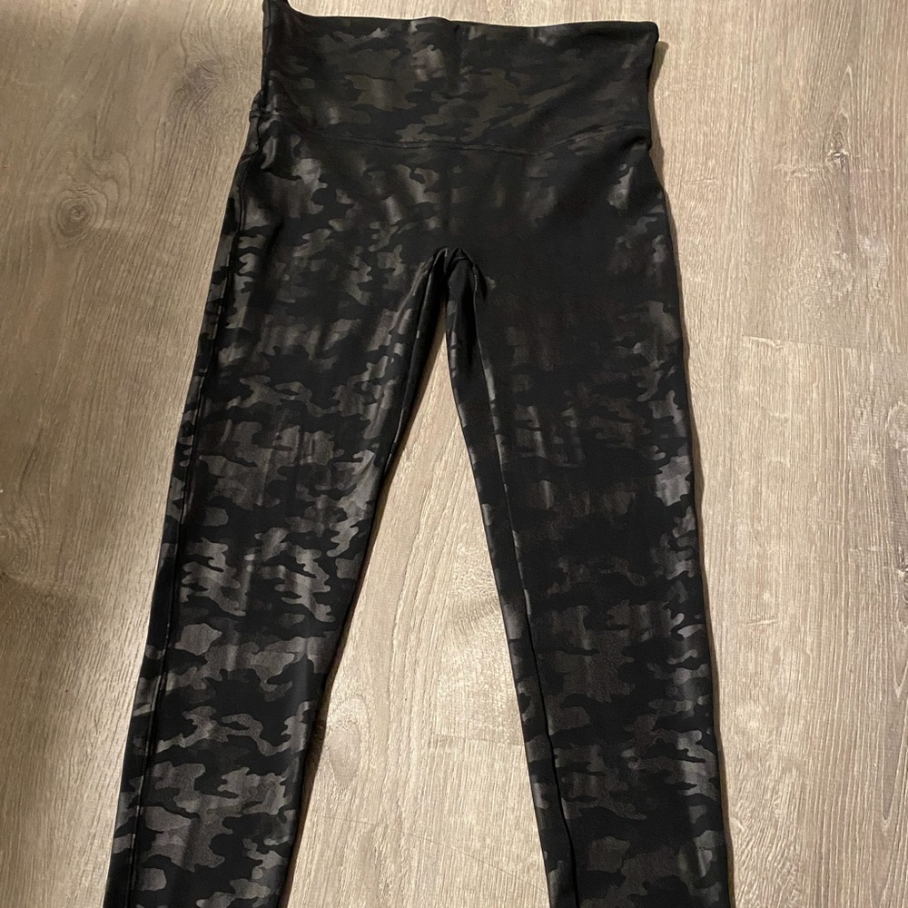 Spanx Workout Capri Pants XL (Retail $68)
